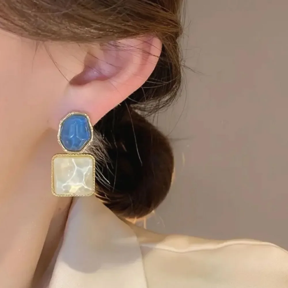 Contrast hypoallergenic earrings